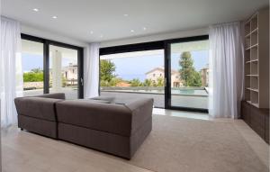 Beautiful Apartment In Malinska 