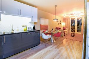 2 bed flat, City views, suitable for Long stays