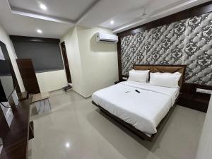 HOTEL GOLDEN VIEW