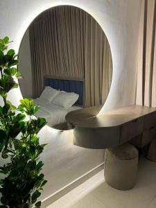 Self entry elegant studio near Blvd