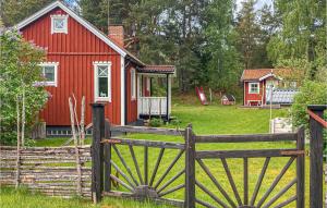 Beautiful Home In Trans With Kitchen