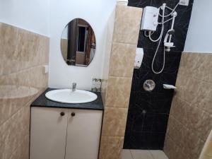 The Courtyards Goshen