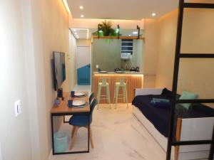 Flat Atlântica Alto luxo - Posto 6 Copacabana - CP02