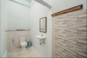 Greek House: Room wDesk + Shared Pool&Kitchen 4