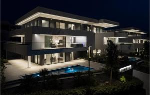 Nice Apartment In Malinska With Kitchen