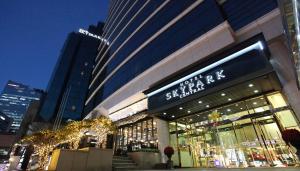 Skypark Central hotel, 
Seoul, South Korea.
The photo picture quality can be
variable. We apologize if the
quality is of an unacceptable
level.