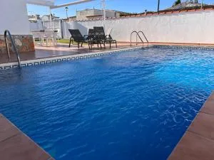 Villa OM, Piscina Privada, Aire Acondicionado Free - Sobrestany