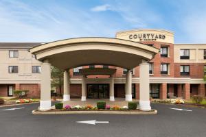 Courtyard Wall at Monmouth Shores Corporate Park