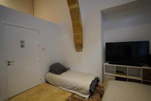 Large Kamara Studio