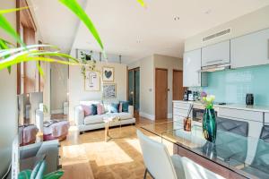 Welcome London Piccadilly Circus