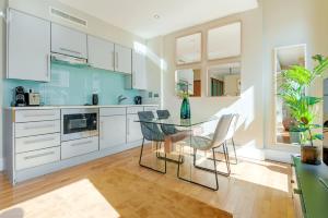 Welcome London Piccadilly Circus