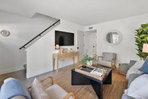 The Augustine - Steps to Downtown w King Bed