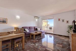 Spacious 2 bedroom apartment with sea view!