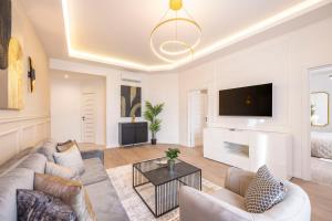 Luxury & Classy Central Apartment with 3BEDRM, 2BATHRM