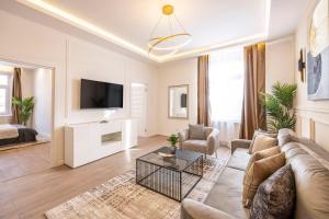 Luxury & Classy Central Apartment with 3BEDRM, 2BATHRM