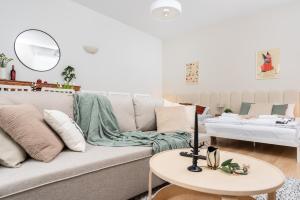 Modern Centrally Located Apartments - by Upstairs