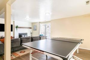Spacious 3BR Basement Apt near Airport, Work, Ski