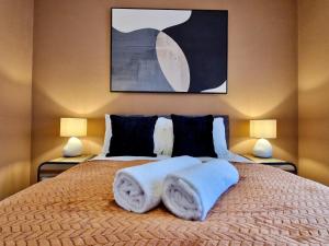 Cosy Luxury Home next to City Centre with Free Parking and Garden - Contractors & Relocators