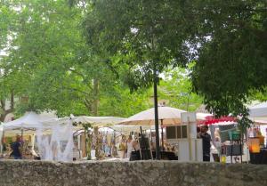 Maisons de vacances LES BOULEGONS au pied du LUBERON : photos des chambres