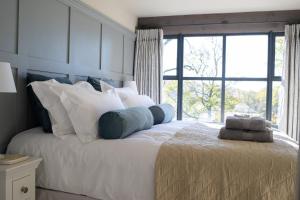 Lakeview Barn, sleeps 5-7 Guests new inside