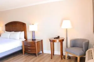 Cape Cod Irish Village - The Emerald Resort - Barnstable