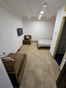 Booking Apartments Alone 2