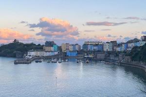 2 Bedroom Seaview Apartment