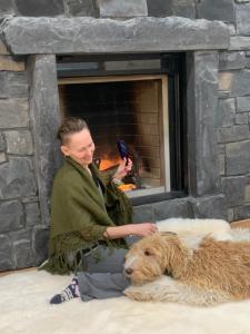 Romantic Luxury Retreat with Private Sauna & Spa, Pet Friendly, Elkside Hideout B&B