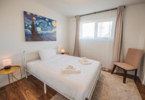 Yellowknife Downtown Toboggan Hill Retreat