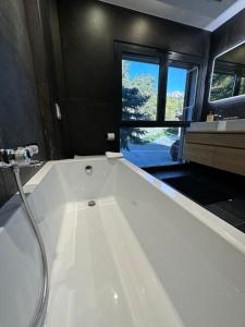Chalets Le Paradis Blanc luxueux Chalet Spa Serre-Chevalier : photos des chambres