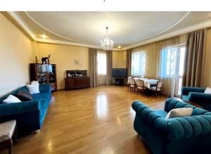 City Center Spacious 4 Bedroom+2 Bathroom Apartment on Northern Avenue,