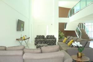 Mansão c Piscina Privativa-6 suites 082M