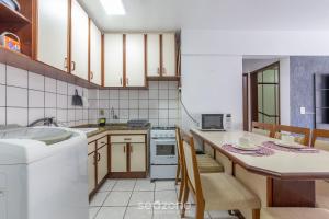 Apto bem localizado a 500mts da praia RHI206