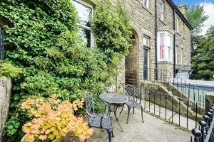 Homely 4 bed cottage central characterful - Wath