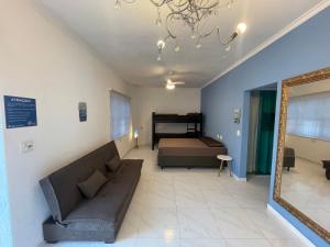 Remar Suítes 02 - Com ar condicionado, na melhor localização do Guarujá e pertinho da praia!