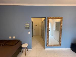 Remar Suítes 02 - Com ar condicionado, na melhor localização do Guarujá e pertinho da praia!