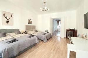 Central & Spacious CheckInVienna Apartment