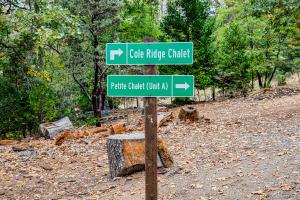 Petite Chalet with deck near Loch Lomond!