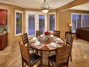 Prime Location, Heated Pool, Hot Tub, Fire Pit, Bbq, More