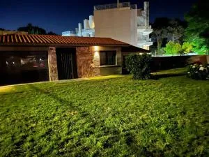 Veraneo en Punta: casa remodelada a estrenar - 埃斯特角城