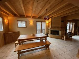 Chalets Chalet cosy 9 pers, 100m des pistes et 300m des commerces, avec WIFI et balcon sud-ouest - FR-1-733-152 : photos des chambres