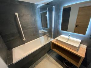 Appartement spacieux avec parking à La Chapelle-dAbondance - FR-1-692-94