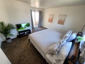 4 Bedrooms & 2.5 Bathrooms in LA