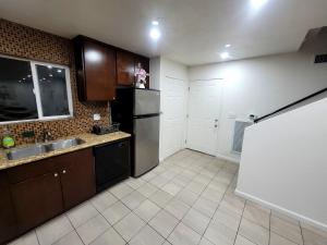 4 Bedrooms & 2.5 Bathrooms in LA