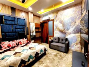 Premium Homestay Near Banke Bihari Ji with Power Backup-Free WiFi-Washing Machine in 1BHK