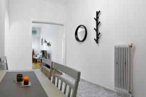 4 Family and Friends - Acropolis view