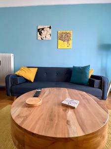 4 Family and Friends - Acropolis view