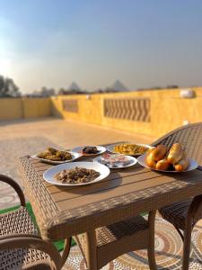 Nefertiti guest house view pyramids
