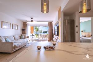 Apartment Los Molinos on the beachfront with pool