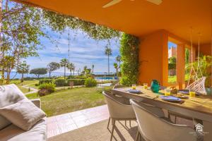 Apartment Los Molinos on the beachfront with pool